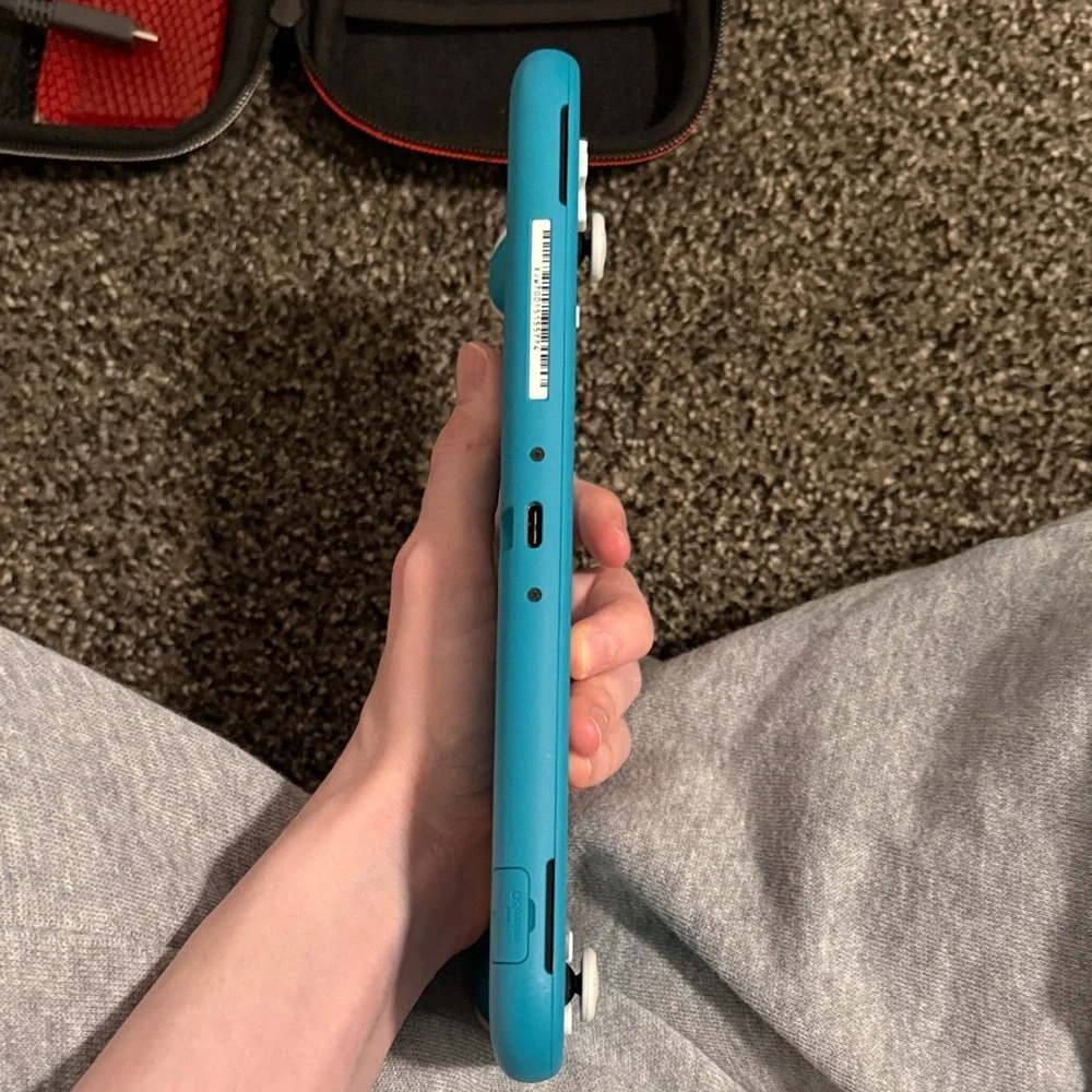 Nintendo Handheld Console - Blue - Picture 4 of 12